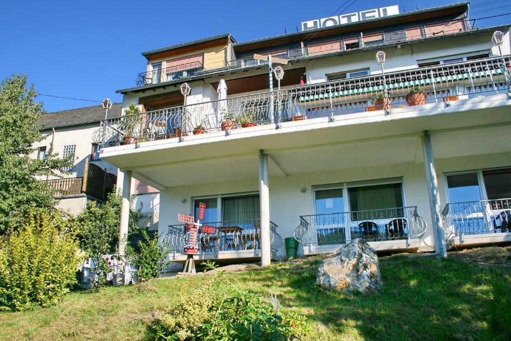 Hotel Restaurant Moselblick Wintrich Exterior foto